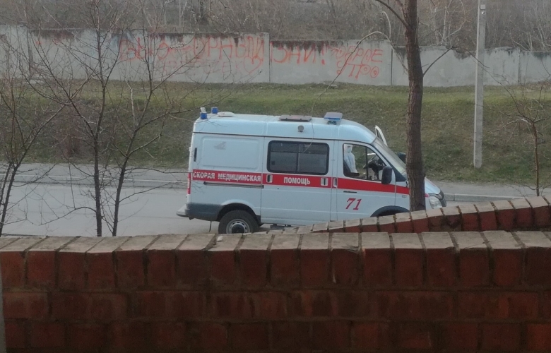 Не помню, сколько раз я наблюдал прибытие в наш корпус очередной скорой с больным. Зрелище не из приятных