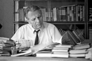 Сергей Смирнов – писатель, телеведущий. В передаче «Рассказы о героях» он рассказывал о подвигах военных и простых людей