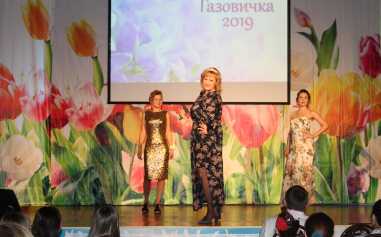 Победительница Светлана Филюрина (в центре)