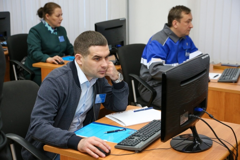 Теоретический этап сдавали в электронной системе, разработанной для подготовки специалистов и проверки знаний