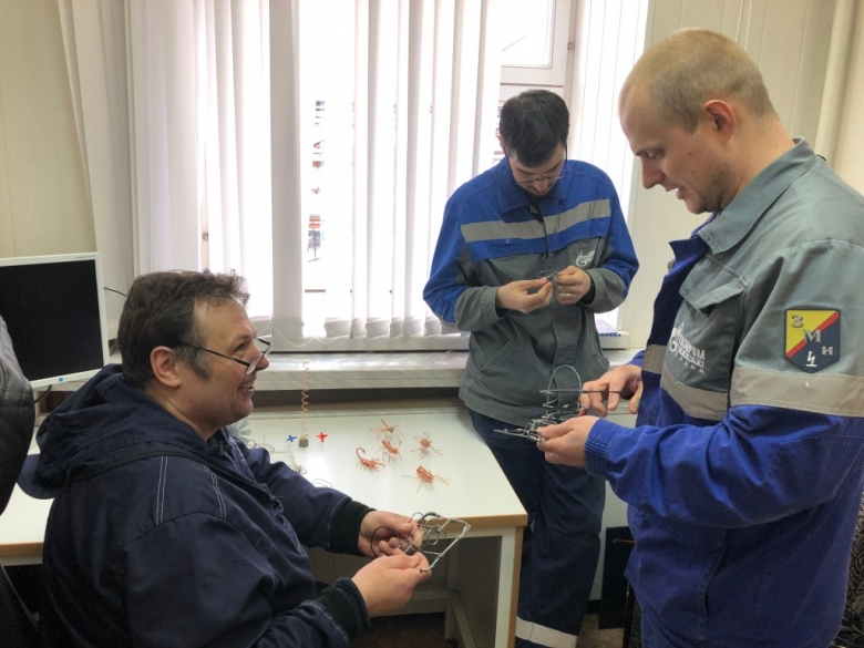 Загадки из сложных конструкций решить не каждому под силу