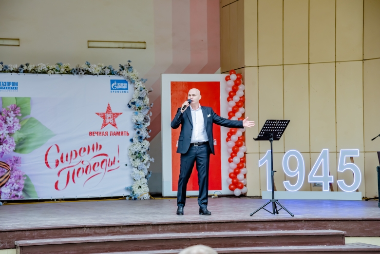 Поёт Олег Седляр