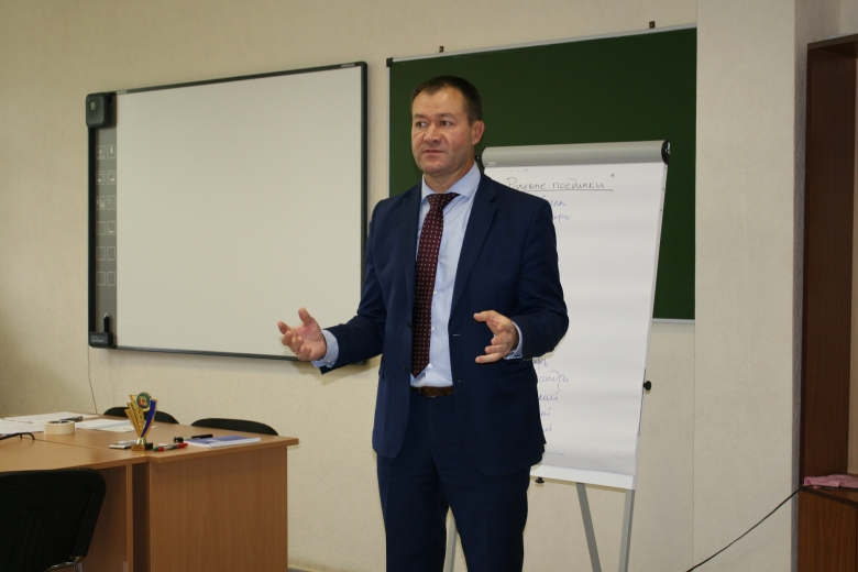 Заместитель генерального директора по управлению персоналом - В.Е. Путинцев