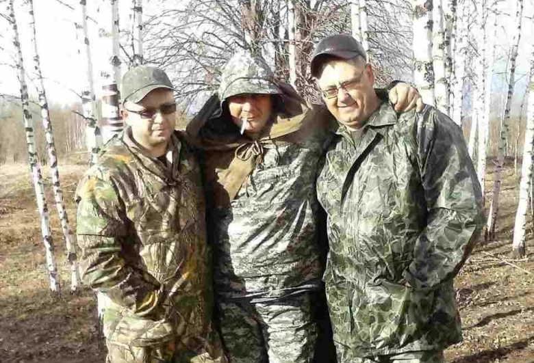 Алексей Картуз (в центре) и два правнука Василия Николаевича Дигена -  Дмитрий Рябов (слева), Евгений Рябов (справа). Поисковая экспедиция Ржевский выступ. Урдом