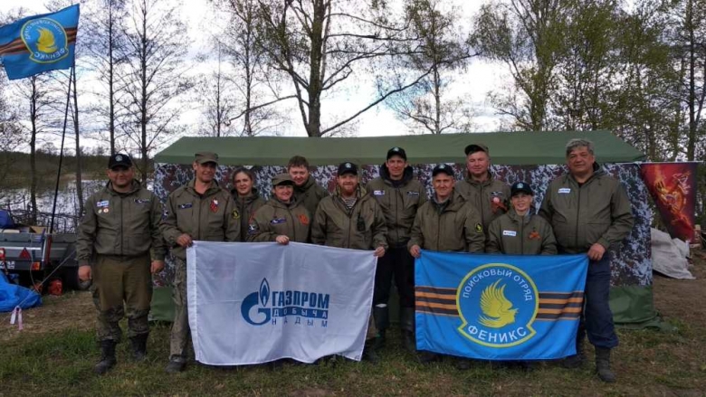     КОММЕНТАРИИ Добровольцы поискового отряда «Феникс» после долгих раскопок в рамках не одной «Вахты Памяти» начинают готовиться к новому сезону задолго до его проведения. Важно спланировать экспедиции, чтобы составить новые маршруты и определиться с составом участников каждой поездки. О задачах «Феникса» рассказал руководитель этого поискового отряда Денис Суворов:   Участники отряда «Феникс» на «Вахте Памяти-2019»