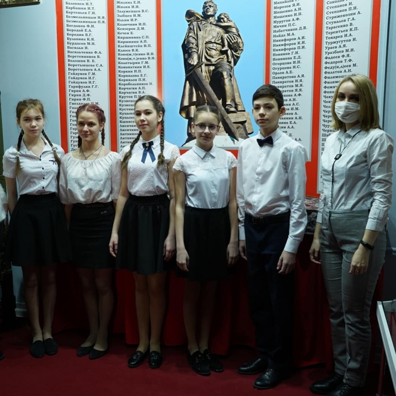  Экскурсоводы Степановской школы.