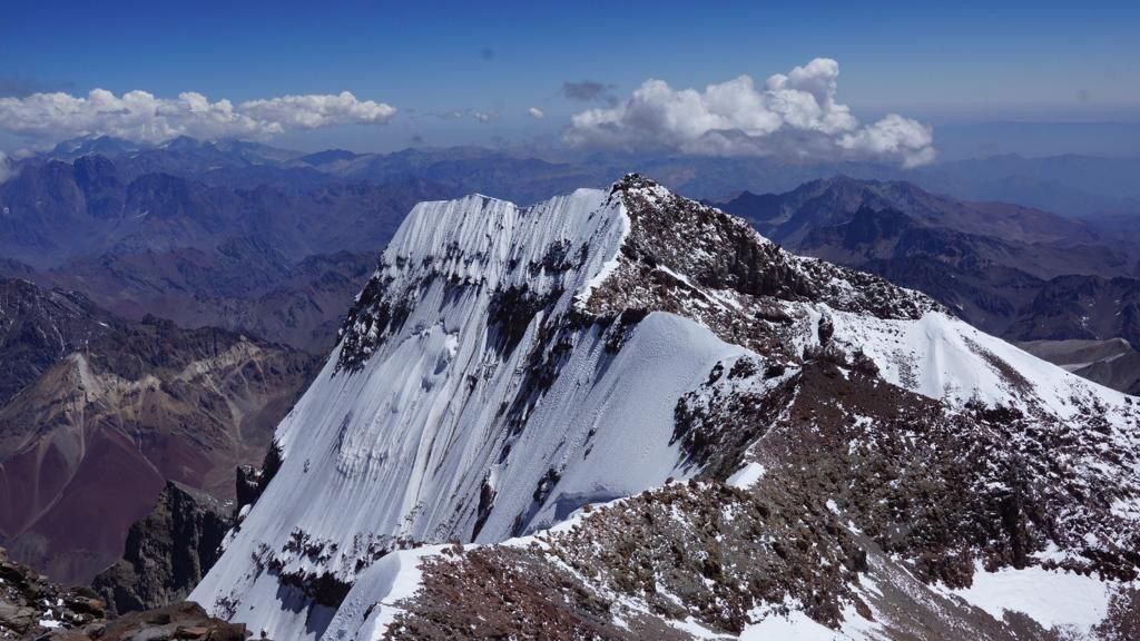 Страны находящиеся в андах. Аконкагуа восхождение. Восхождение Аконкагуа 2023. Гора Аконкагуа. Высочайшая вершина в Андах.